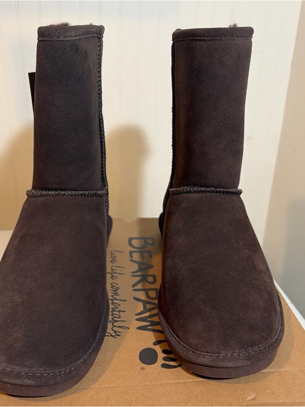 BearPaw Women's Emma Short chocolate 608W BNIB!! - Picture 3 of 9